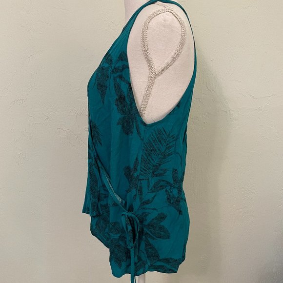 NWOT Floral Criss Cross Wrap Front Top - Picture 2 of 6